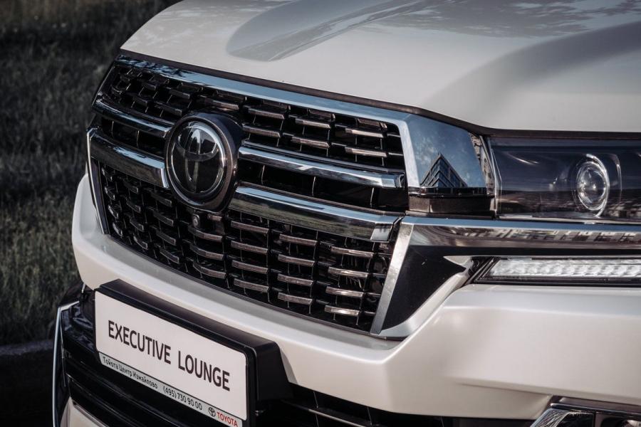 Детали экстерьера Toyota Land Cruiser 200 Executive Lounge (UZJ200) 2020 года  (фото 5 из 6)